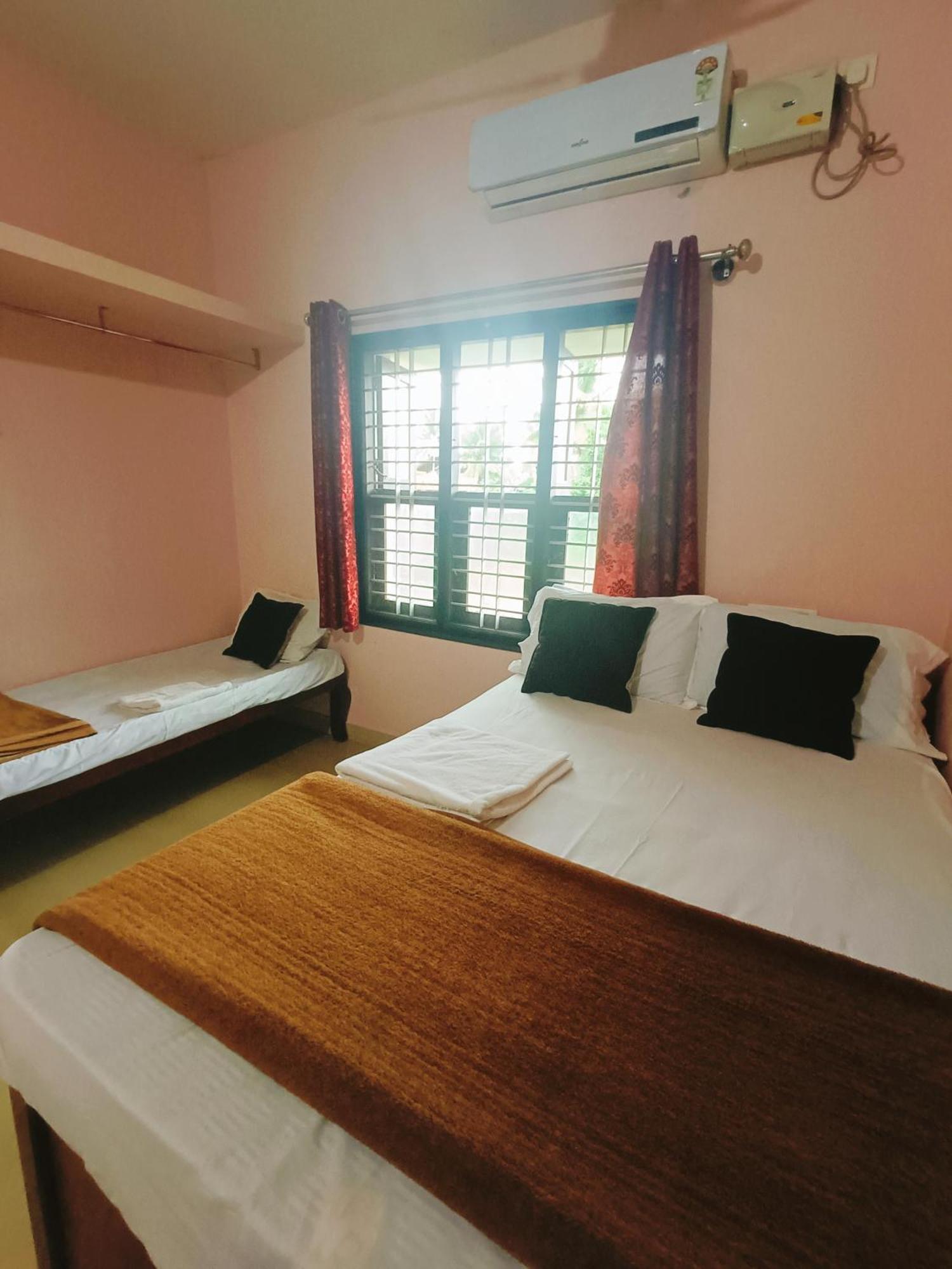Maanyatha Home Stay Manipal Room photo